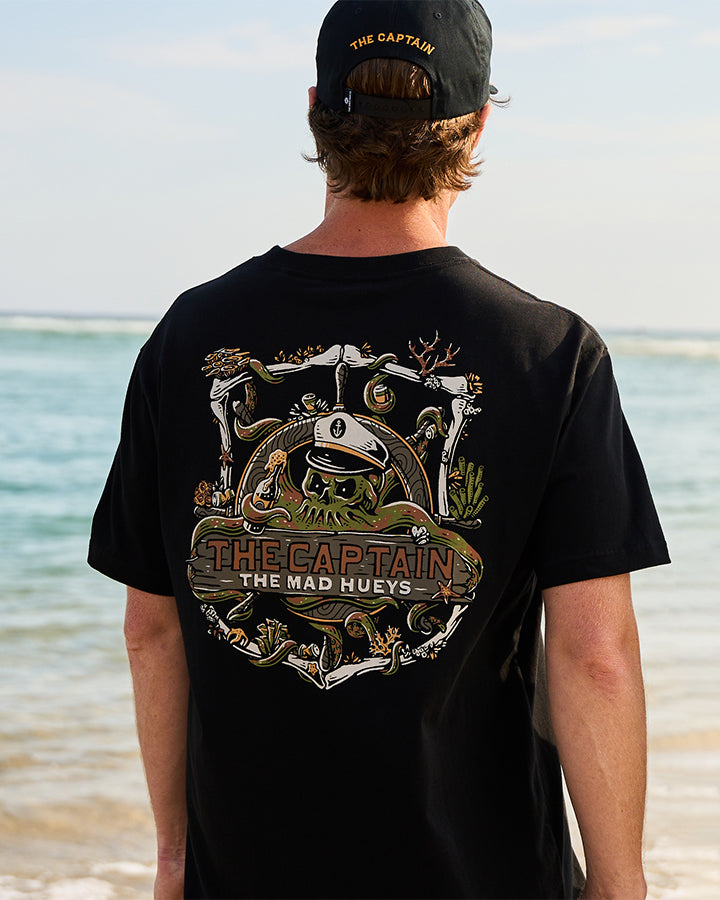 THE SEA CAPTAIN | SS TEE - BLACK – The Mad Hueys