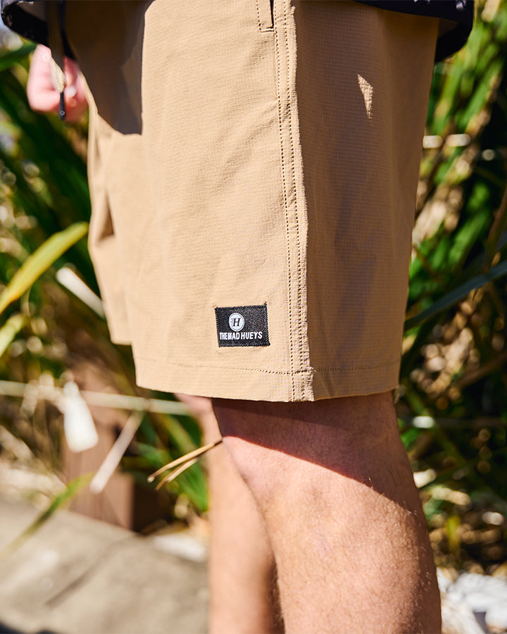 FREESTYLE | 18" SWIM VOLLEY SHORT - TAN