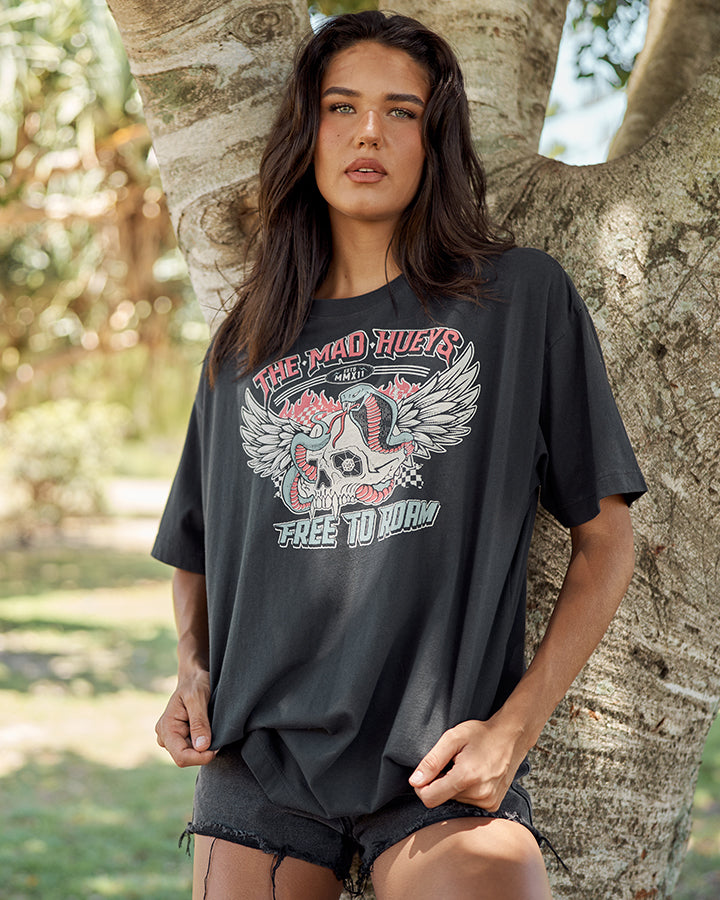 FREE TO ROAM | WOMENS OVERSIZED SS TEE - VINTAGE BLACK