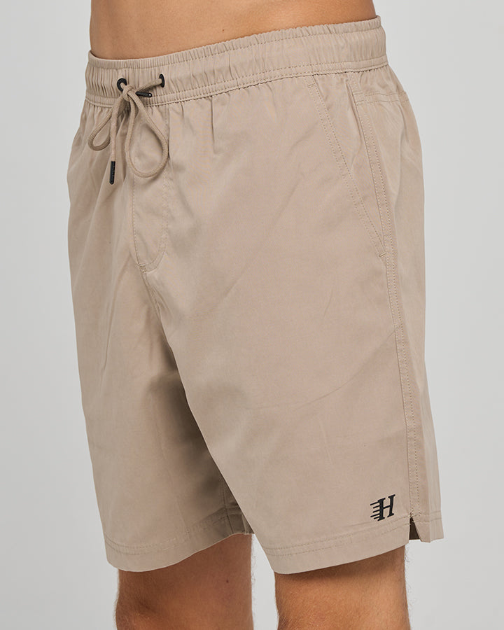 HUEYS CORE | VOLLEY SHORT 18" - TAUPE