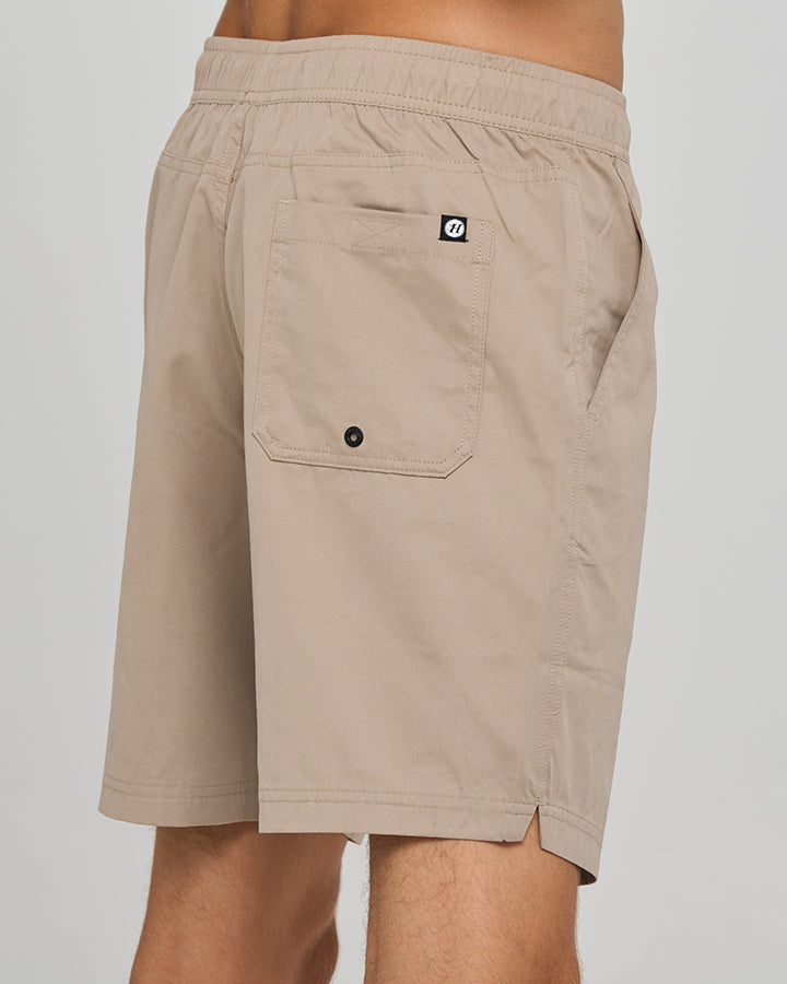 HUEYS CORE | VOLLEY SHORT 18" - TAUPE