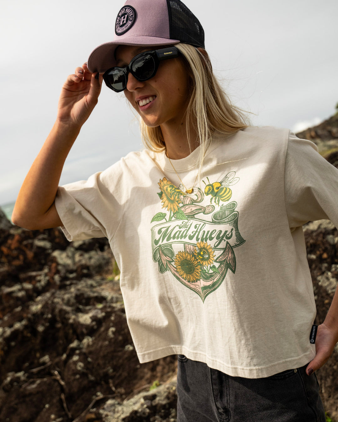 BEE ANCHOR | WOMENS BOXY TEE - STONE
