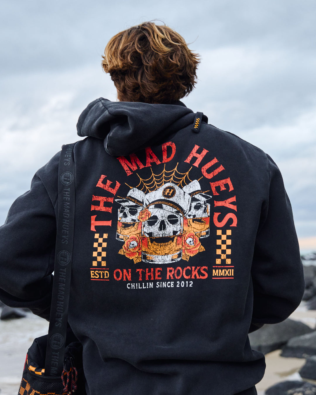 TRIPLE ON THE ROCKS | HOODED PULLOVER  - WASHED BLACK