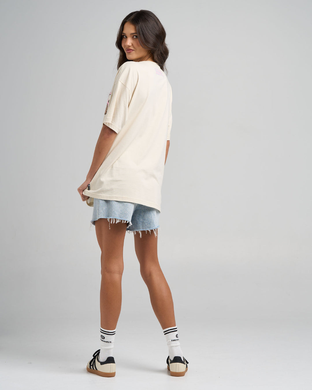 BORN TO HUEYS | WOMENS OVERSIZED TEE - STONE
