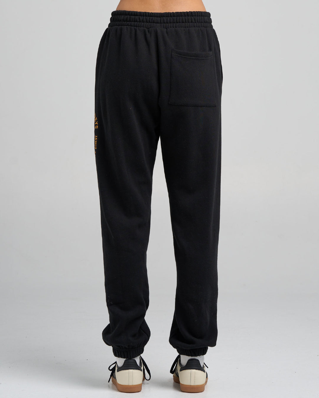 CLOSE CHEST | WOMENS TRACKPANT - BLACK