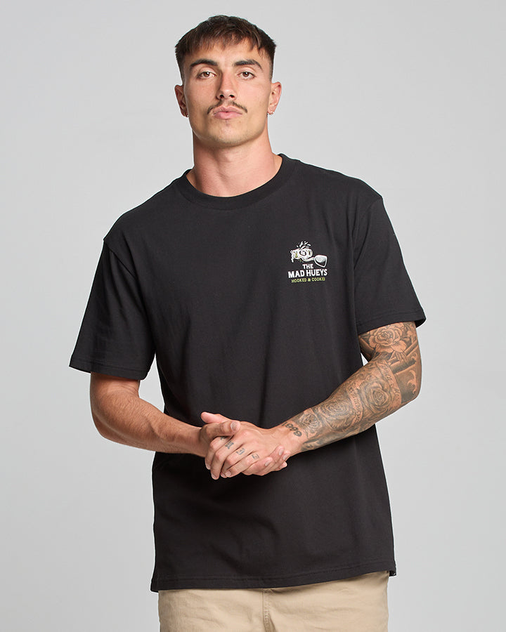 HOOKED AND COOKED | SLIM FIT SS TEE - BLACK