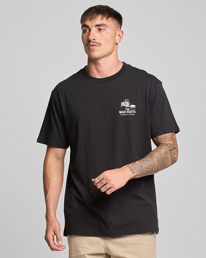 HOOKED AND COOKED | SLIM FIT SS TEE - BLACK