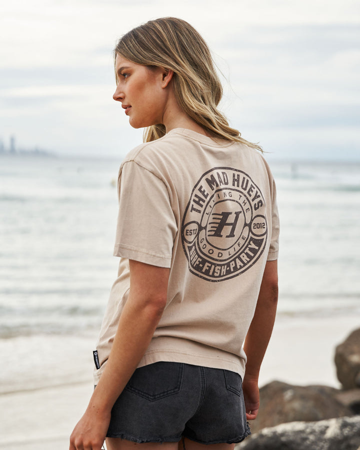 HUEYS GOOD LIFE | WOMENS SS TEE - WASHED LATTE