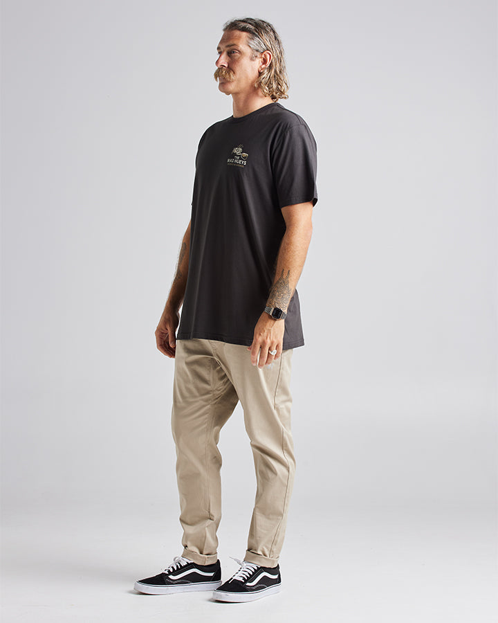 HOOKED AND COOKED | SS TEE - VINTAGE BLACK