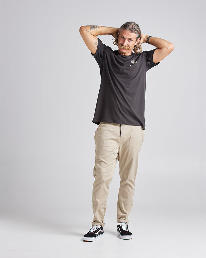 HOOKED AND COOKED | SS TEE - VINTAGE BLACK