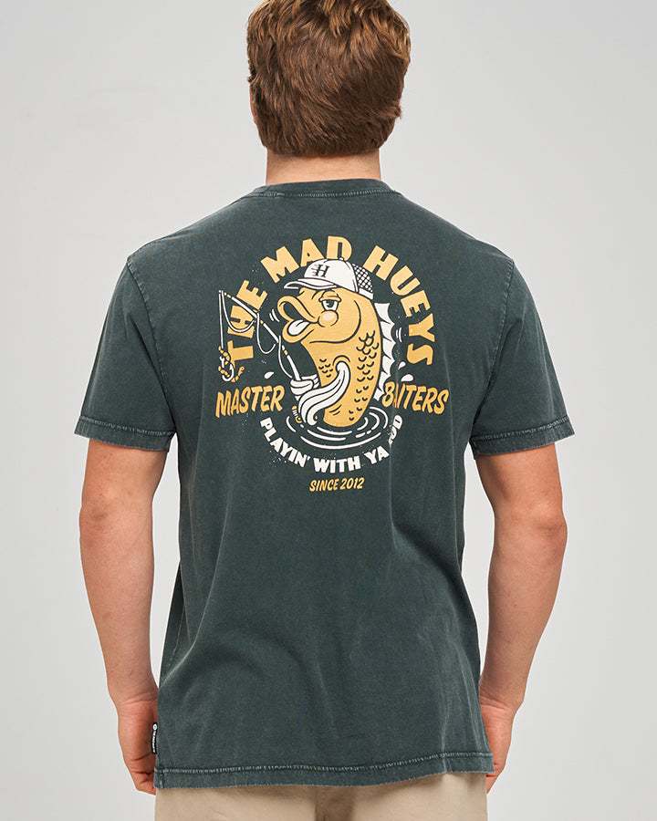 MASTER BAITERS | SS TEE - PINE GREEN WASHED