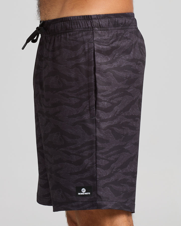 PISS FIT | 18" PERFORMANCE SHORT - BLACK