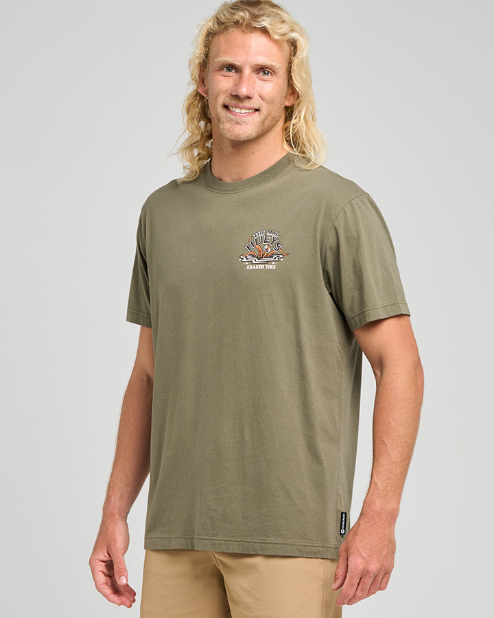 KRAKEN PORT HOLE | SS TEE - OLIVE