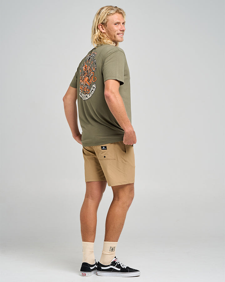 KRAKEN PORT HOLE | SS TEE - OLIVE