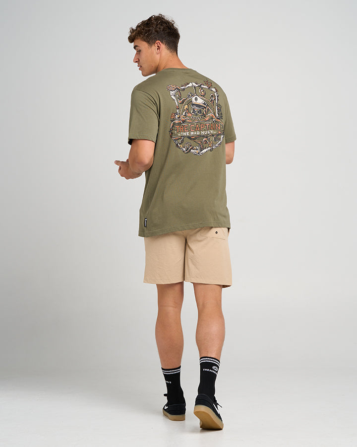 THE SEA CAPTAIN | SS TEE - OLIVE