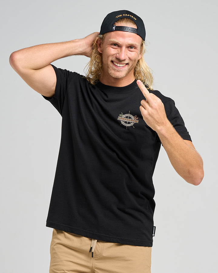 THE SEA CAPTAIN | SS TEE - BLACK
