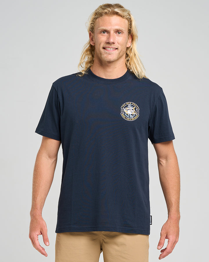 HOOKED CUDA | SS TEE - NAVY