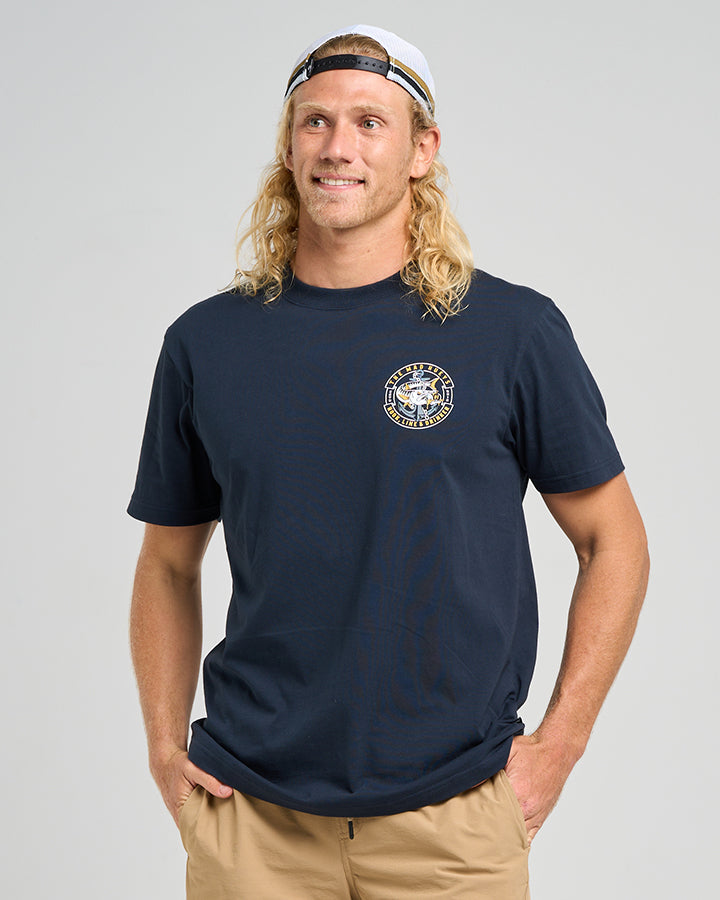 HOOKED CUDA | SS TEE - NAVY