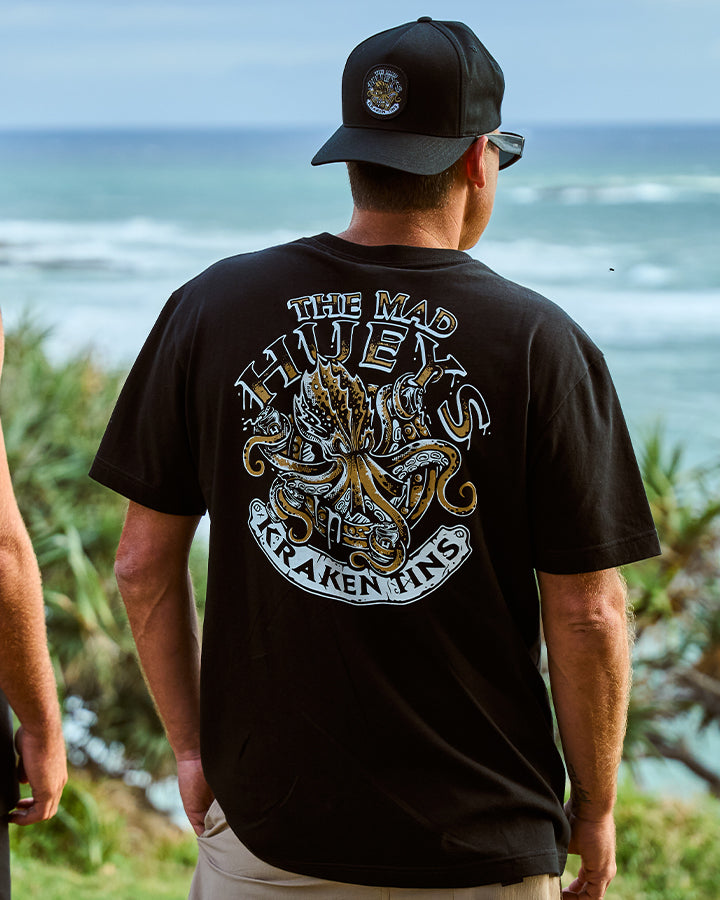 KRAKEN PORT HOLE | SS TEE - BLACK