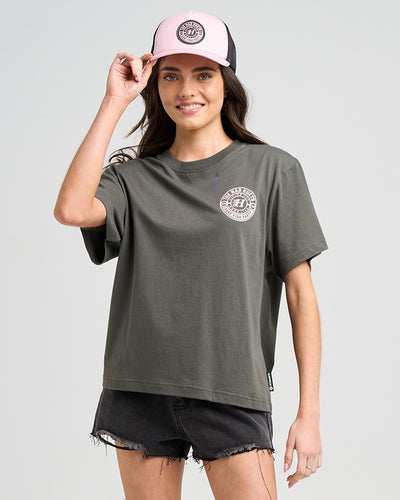HUEYS GOOD LIFE | WOMENS SS TEE - CHARCOAL