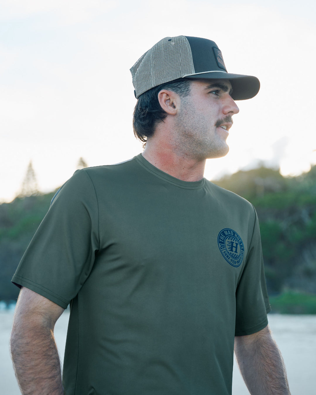 CHECKER HUEYS | RELAXED SS RASHIE - OLIVE