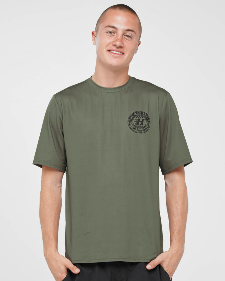 CHECKER HUEYS | RELAXED SS RASHIE - OLIVE