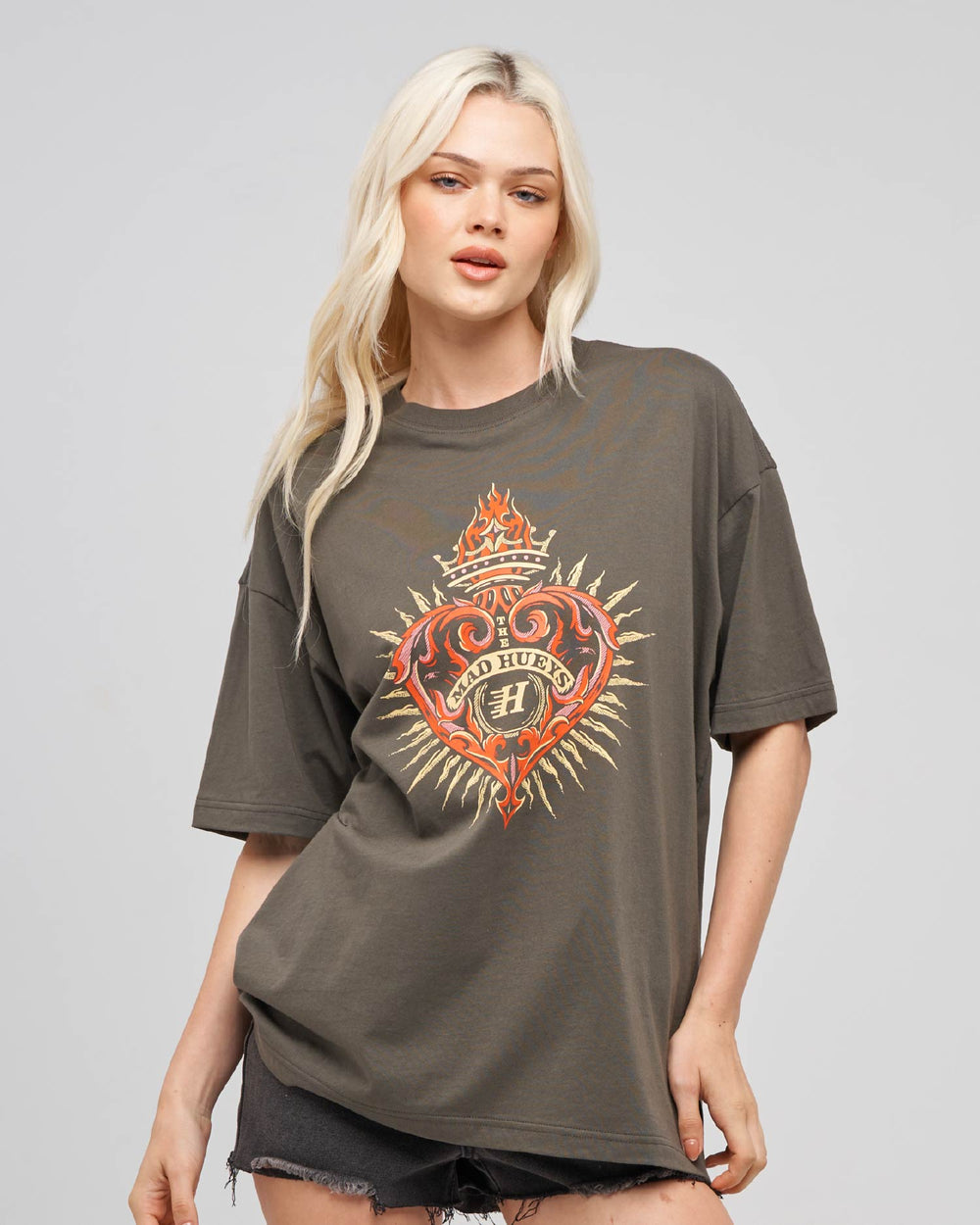 The Mad Hueys Hueys Heart women's Oversized T-shirt in Charcoal