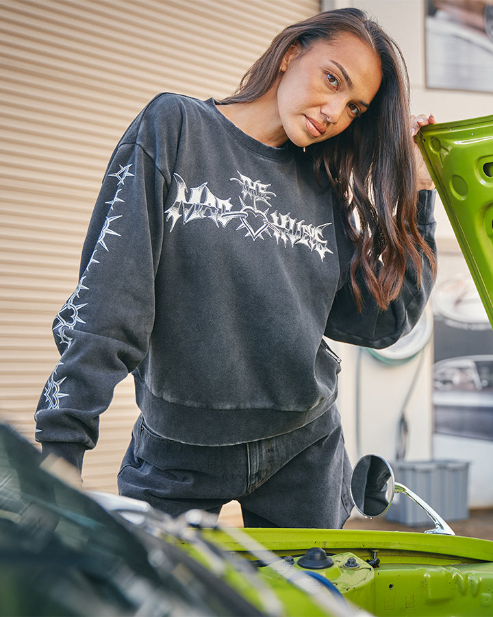 METAL HEART | WOMENS CREW PULLOVER - WASHED BLACK