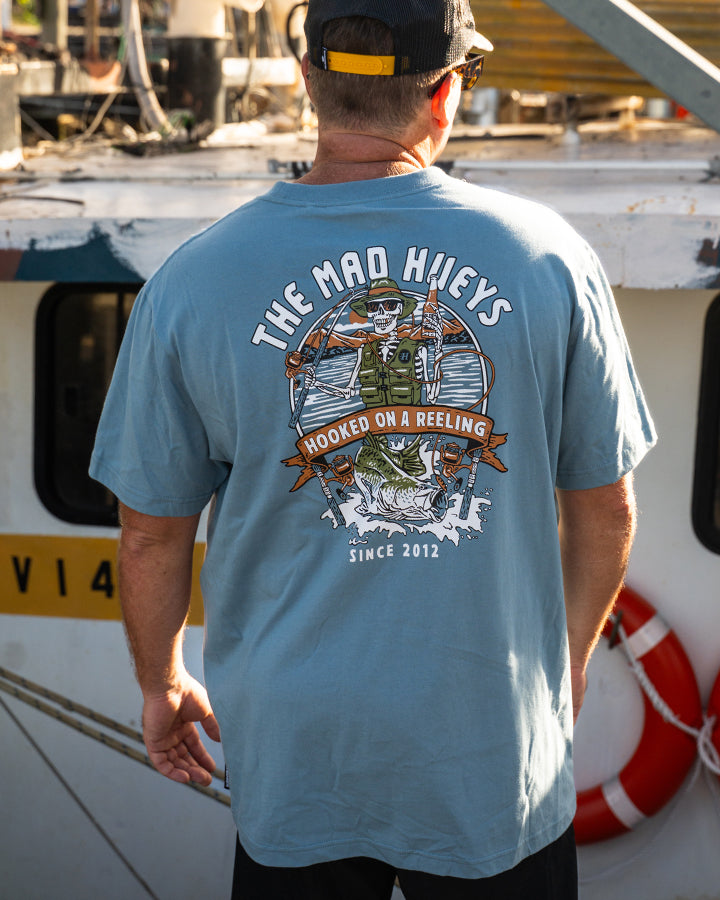 HOOKED ON A REELING | SS TEE - STEEL BLUE