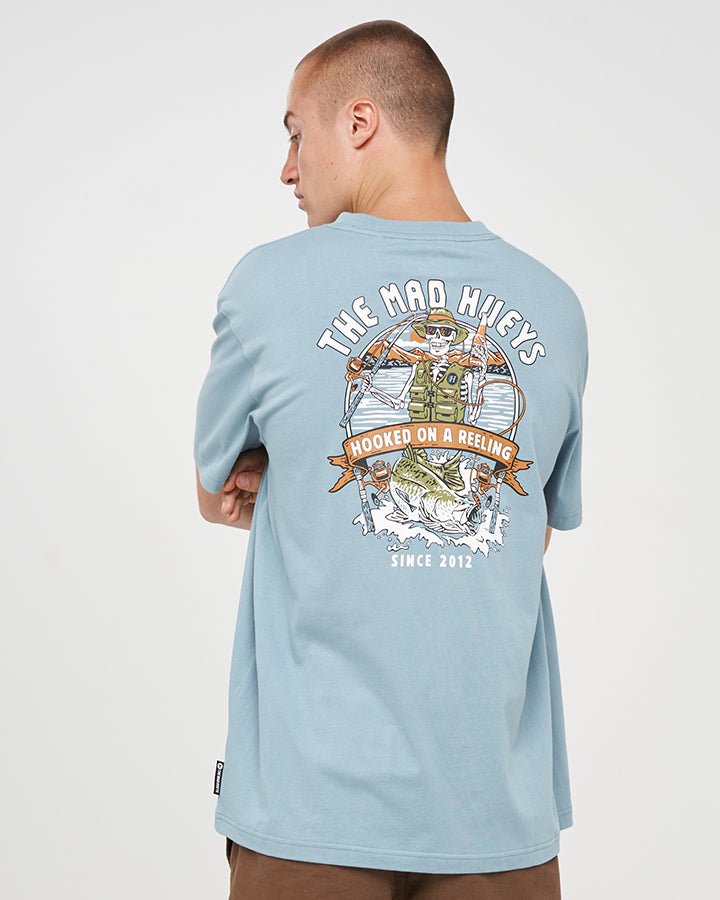 HOOKED ON A REELING | SS TEE - STEEL BLUE