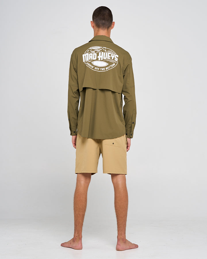 JIGGIN OFF THE BOTTOM | UPF 50+ FISHING SHIRT - KHAKI – The Mad Hueys
