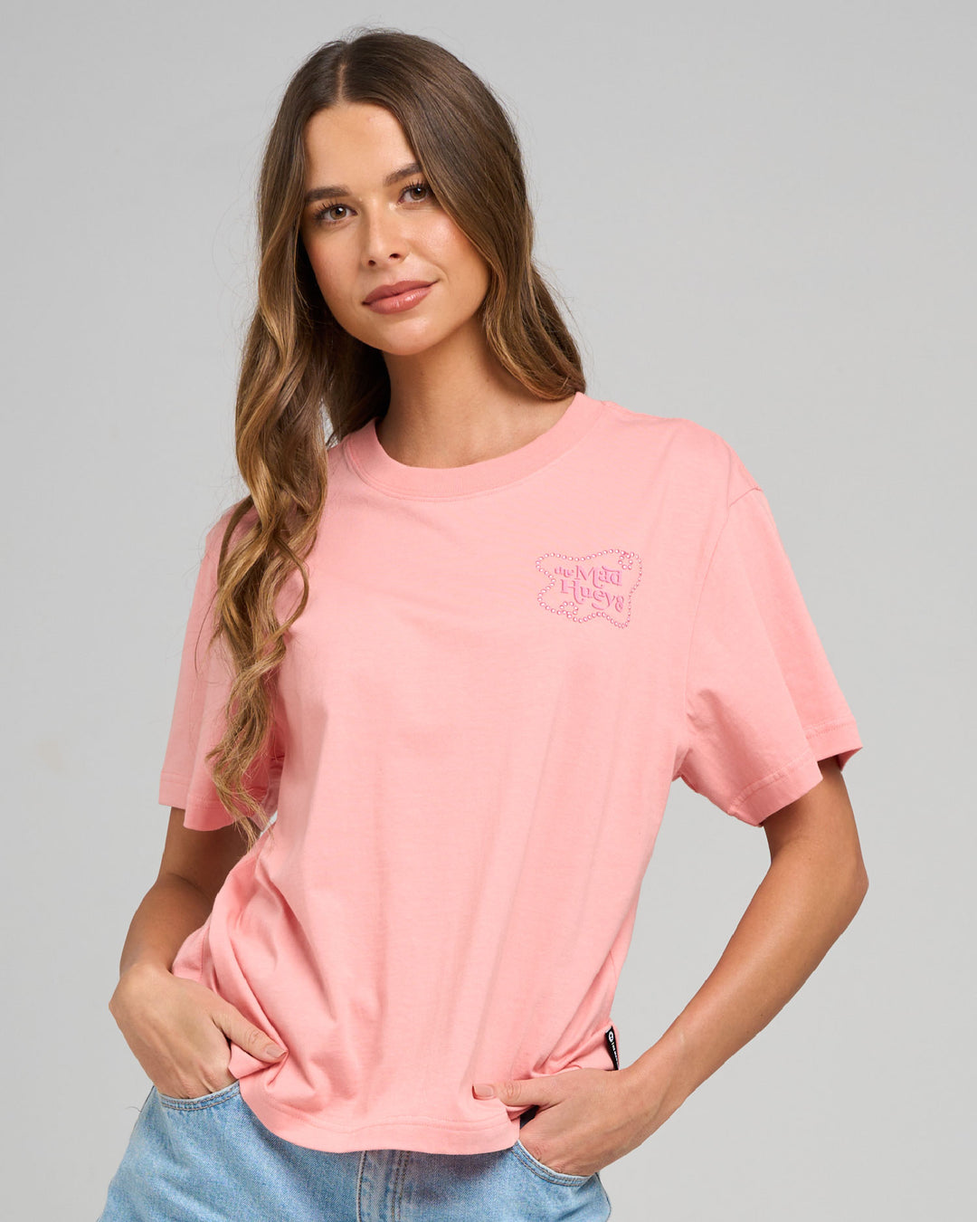 CLUTCHING MY PEARLS | WOMENS SS TEE - PEACH