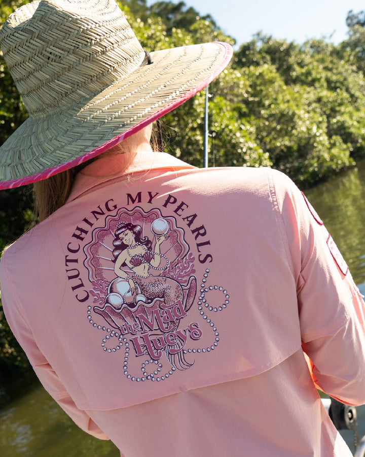 CLUTCHING MY PEARLS | WOMENS UPF 50+ FISHING SHIRT - PEACH