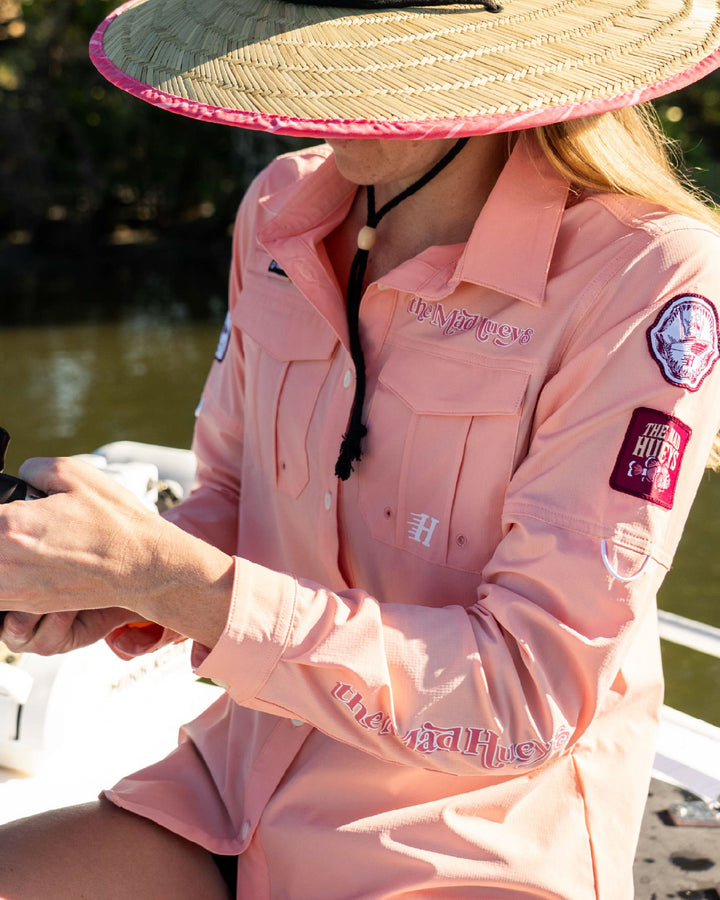 CLUTCHING MY PEARLS | WOMENS UPF 50+ FISHING SHIRT - PEACH