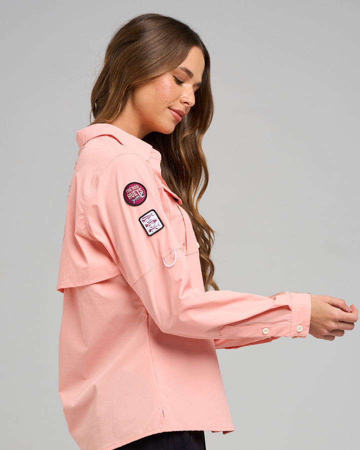 CLUTCHING MY PEARLS | WOMENS UPF 50+ FISHING SHIRT - PEACH